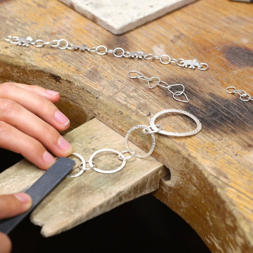 Making a jewelry chain in silver